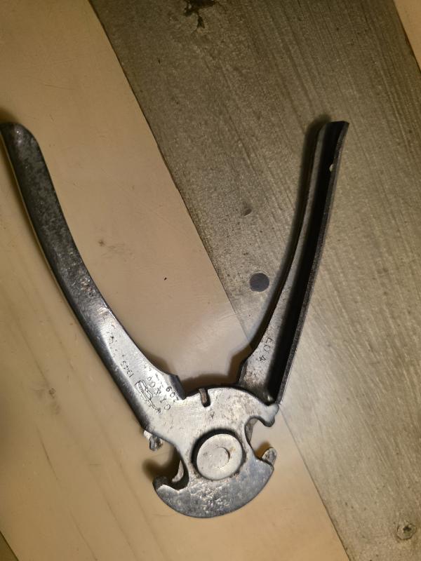 SOE, Engineers urly crimper tool